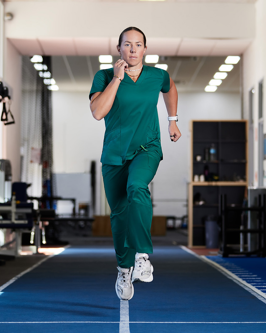 Emma Jeffcoat running in NNT scrubs